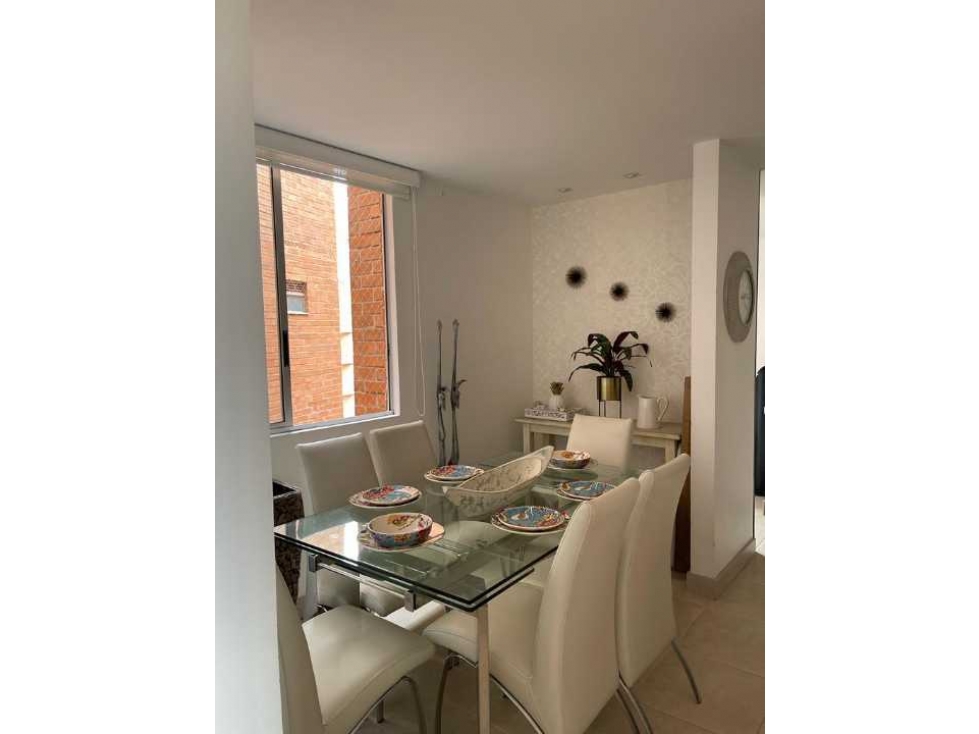 APARTAMENTO  REMODELADO EN CASTROPOL, CON VISTA A LA CIUDAD.