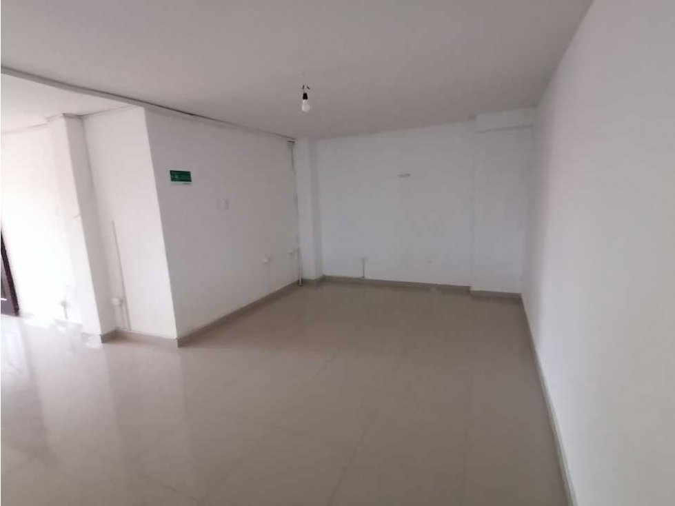 ARRIENDO AMPLIAS OFICINAS