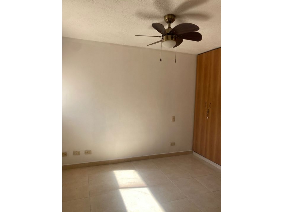 ARRIENDO APARTAMENTO EN MIRAMAR