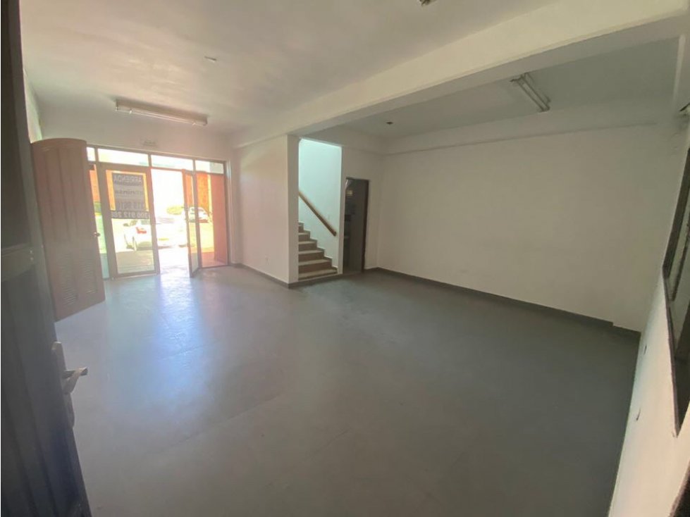 ARRIENDO BODEGA VÍA 40