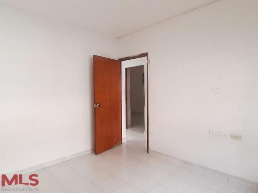 Casa 1er piso con espacios amplios e iluminados(MLS#237859)