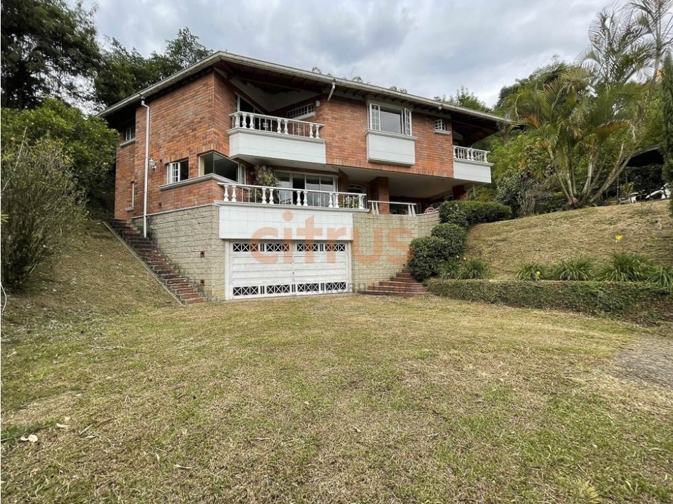 Casa en Venta en Envigado - Loma El Atravesado