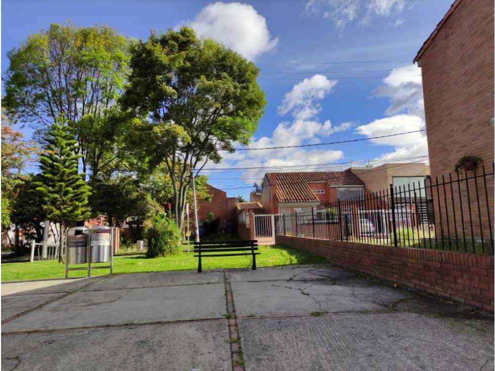 CASA EN VENTA LA ALHAMBRA