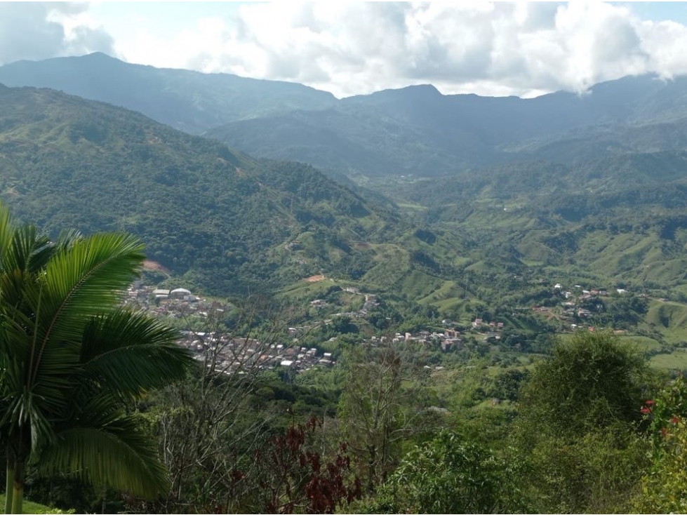 Casa Finca con Piscina En San Rafael - Antioquia