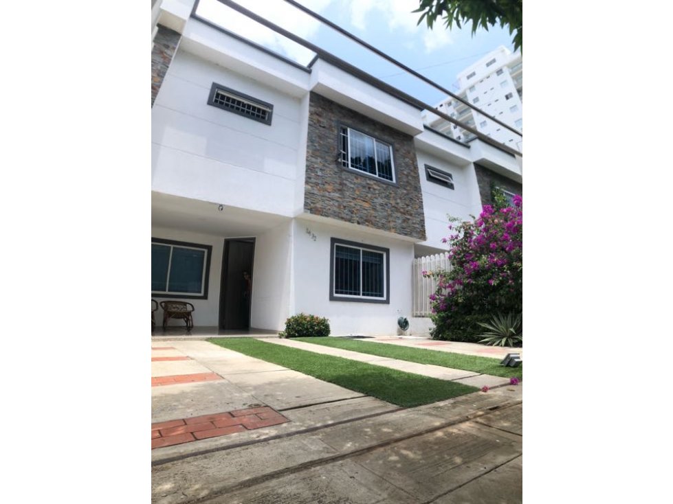Casa hermosa de 2 pisos en Santana Santa Marta 005