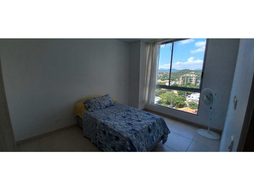 En apartamento una habitación con excelente vista