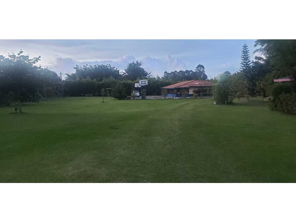 Finca para la venta con un excelente  lote 100% plano en llanogrande