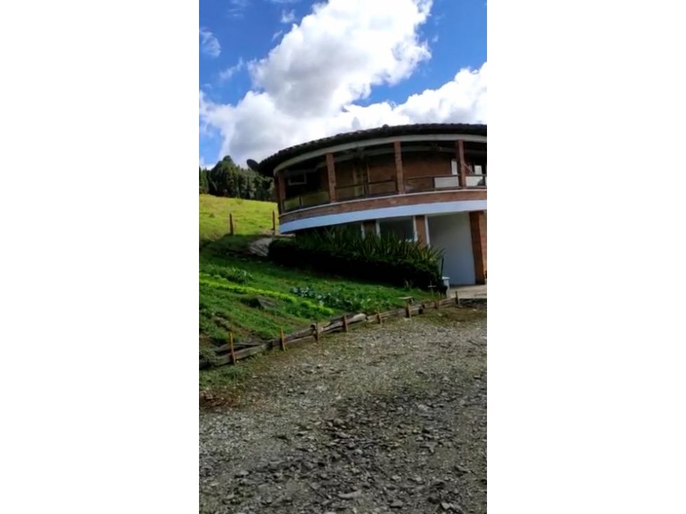 FINCA LECHERA A LA VENTA, MUNICIPIO DE GUARNE, $ 6.000 MILLONES.