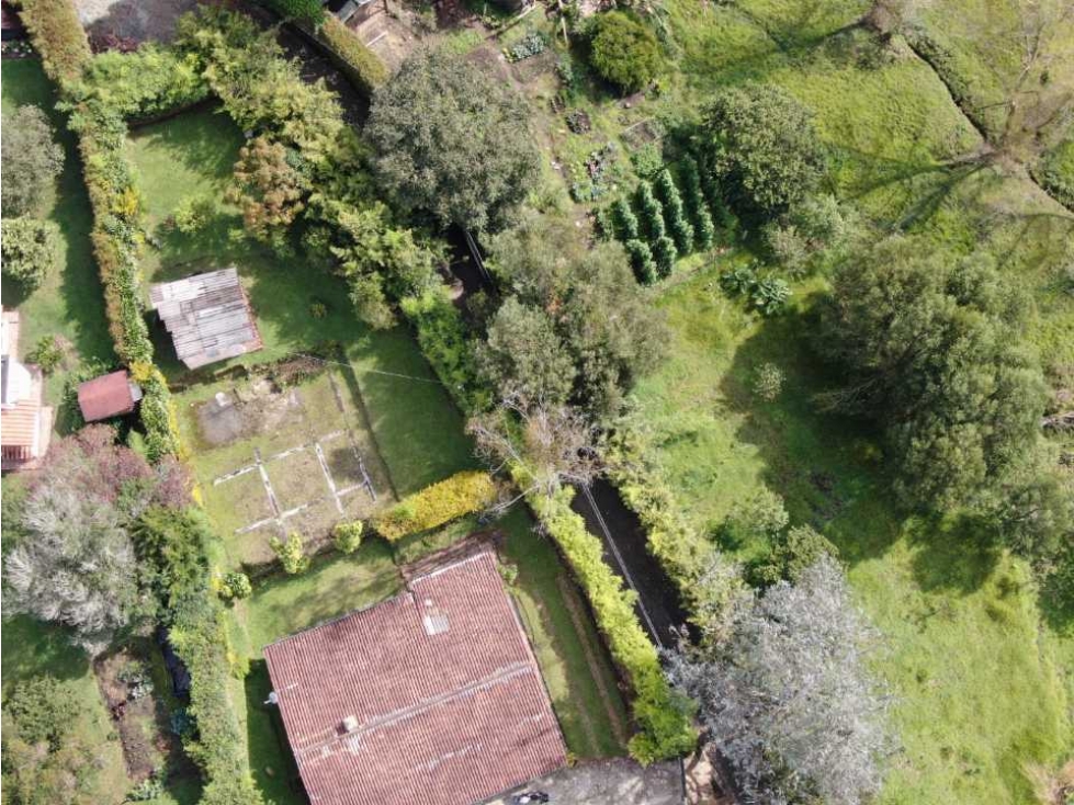 HERMOSA CASA FINCA EN VENTA CON EXCELENTE UBICACIÓN -SECTOR AEROPUERTO