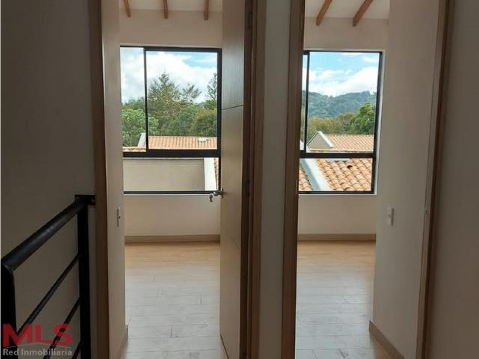 Hermosa casa para estrenar en el Retiro(MLS#238151)