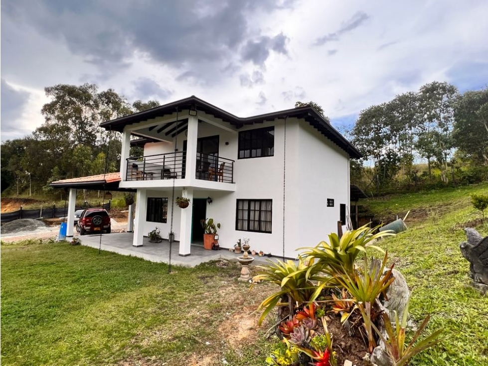 LINDA CASA FINCA PARA ESTRENAR EN VENTA - SECTOR AGUAS CLARAS.