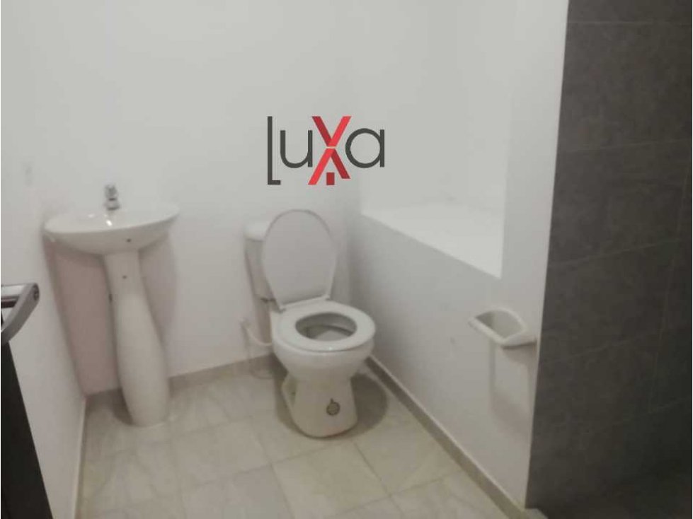 LUXA VENDE CASA DOS PISOS ALTOS DE PUBENZA . SECTOR LA PAZ