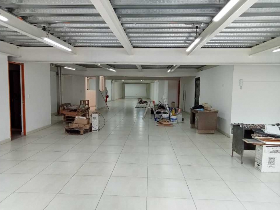 Se arrienda bodega piso 2 área 250m²