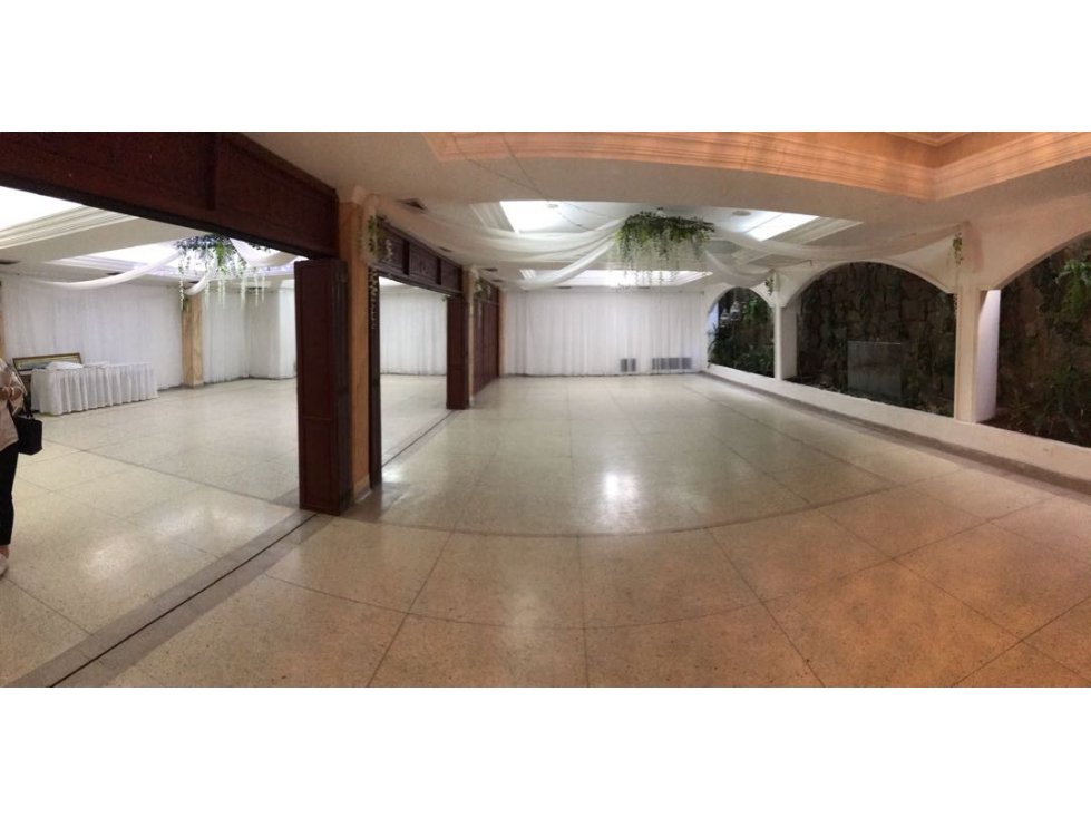 SE ARRIENDA CASA COMERCIAL EN GRANADILLO