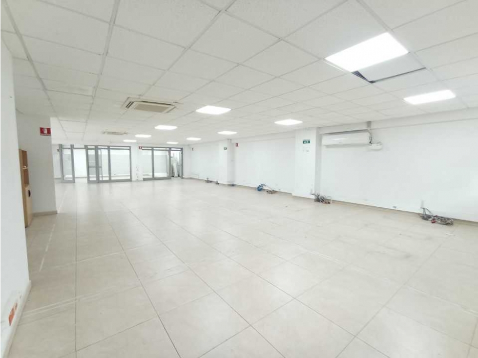 SE VENDE  OFICINA / CENTRO EMPRESARIAL / BARRIO LIMONAR