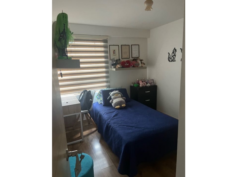 SE VENDE APARTAMENTO CON TRES 3 PARQUEADEROS EN LA LOMA DE LOS BERNAL