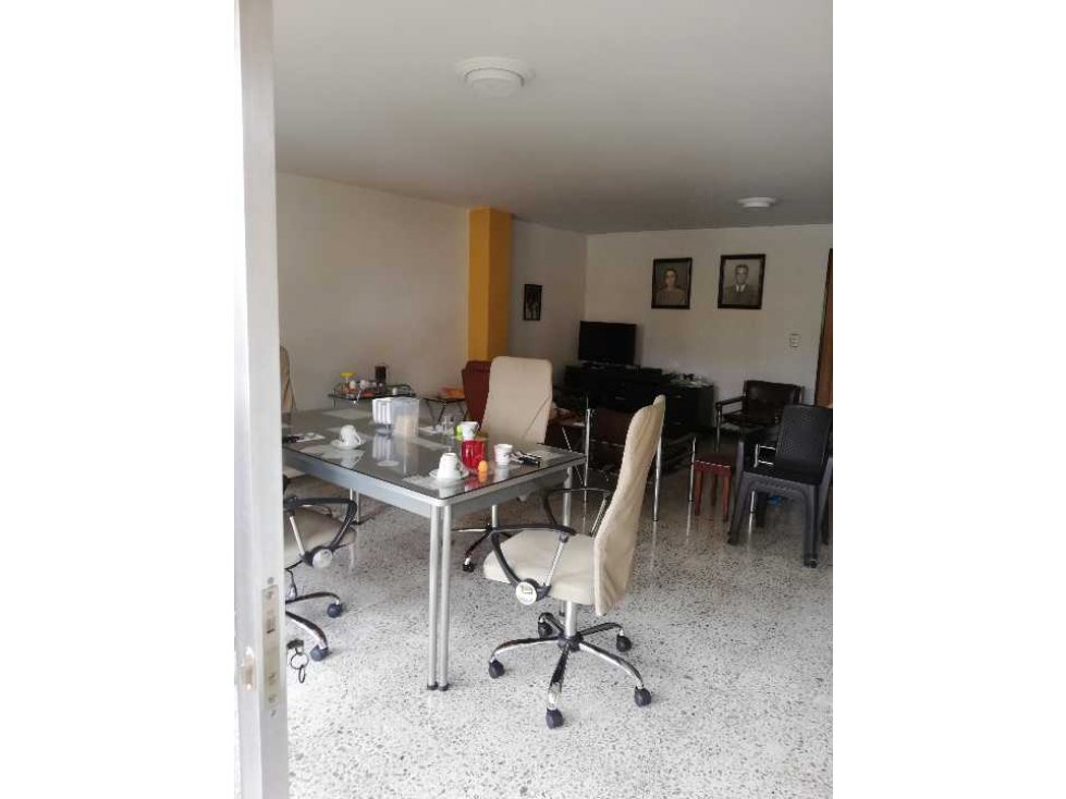 SE VENDE APTO EN EL CENTRO 3 PISO SIN ASCENSOR