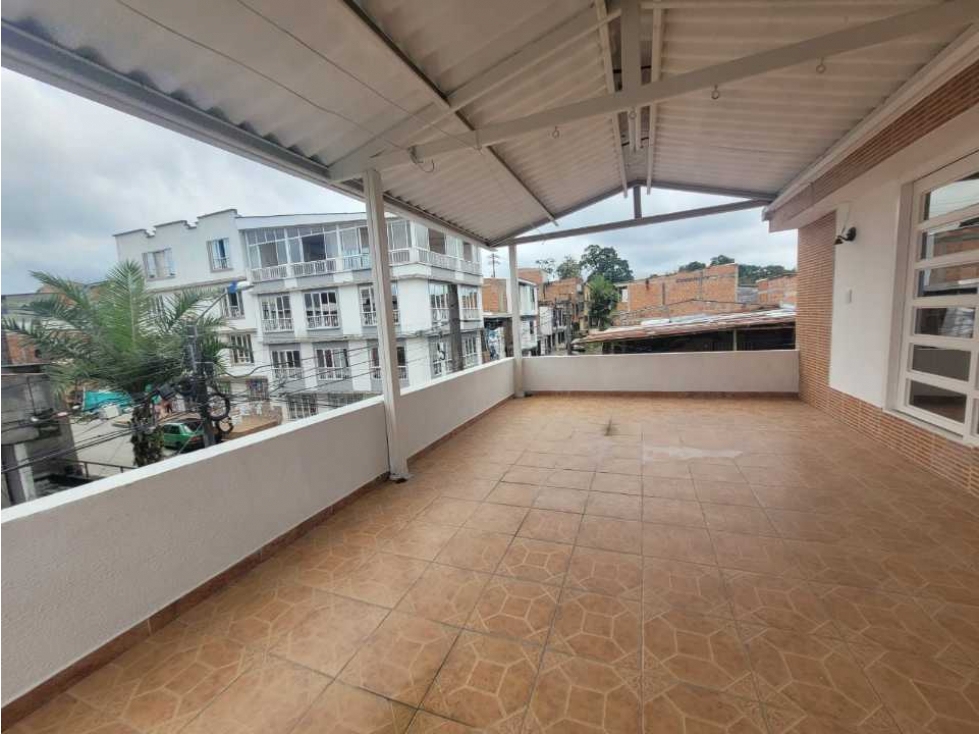 Se Vende casa en samaria.   3 pisos independientes, precio negociable