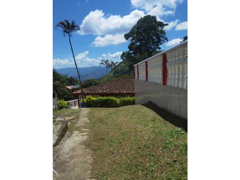 Se vende casa finca bien ubicada en Barbosa Antioquia,650 millones neg