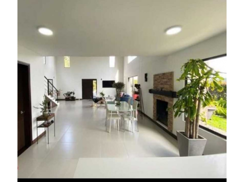 SE VENDE HERMOSA CASA  / ENVIGADO / ANTIOQUIA