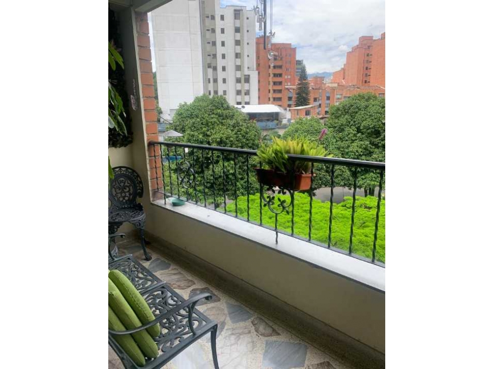 SE VENDE HERMOSO APARTAMENTO DUPLEX EN LAURELES