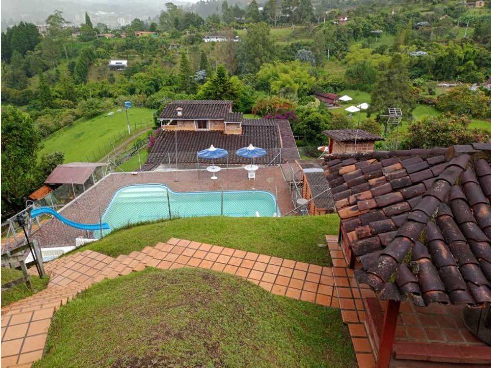 SE VENDE LINDA CASA FINCA EN GUARNE ANT. CON PISCINA Y CANCHA DE MICRO