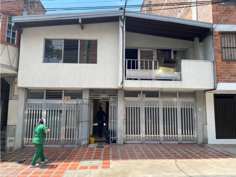 VENDEMOS CASA EN LA AMERICA - LAURELES