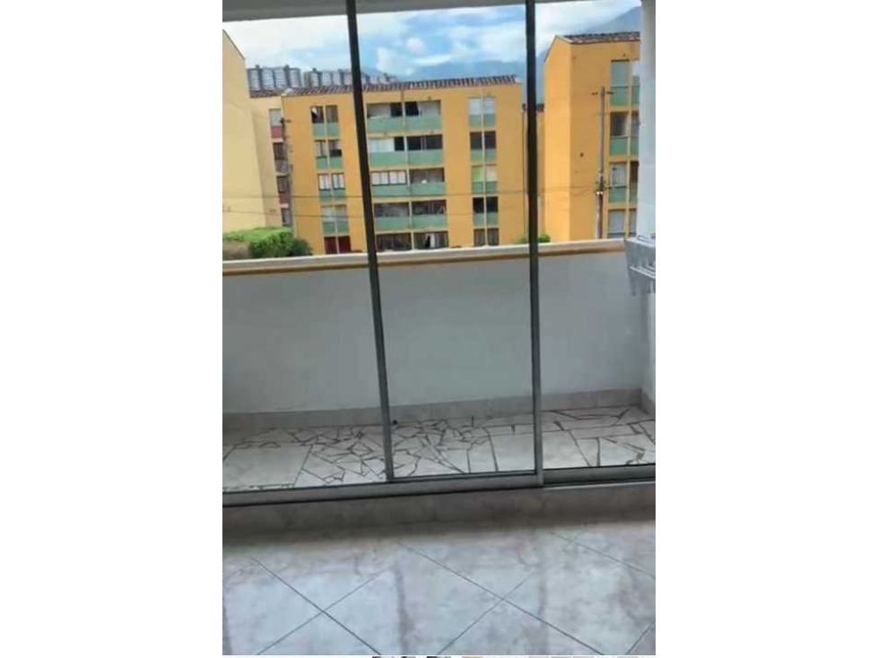 VENDO APARTAMENTO SEGUNDO PISO EN GRAN AVENIDA BELLO