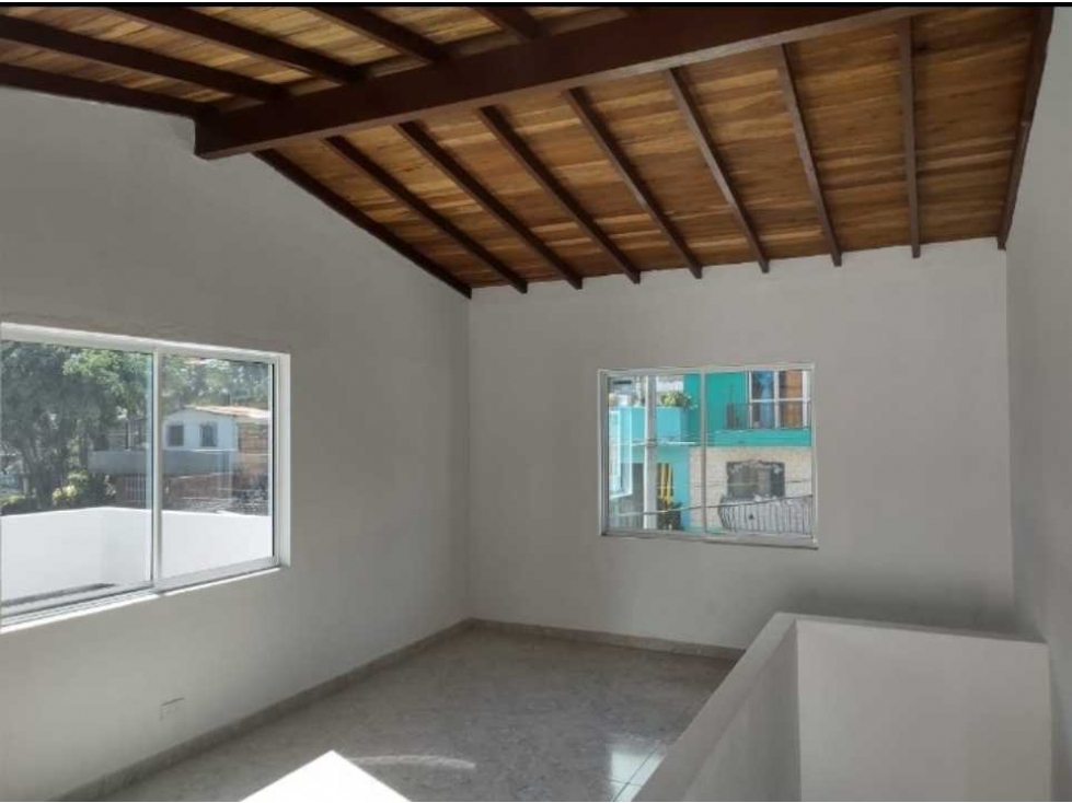 BAJÓ DE PRECIO VENDO CASA 2 PISO CON TERRAZA EN EL BARRIO CASTILLA