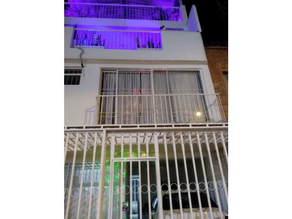 Vendo casa Caney, 4 pisos