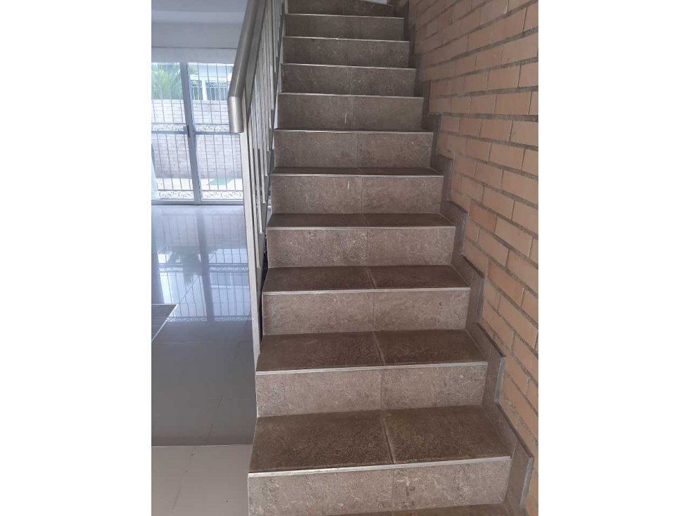 Vendo o Alquilo casa de 2 pisos moderna y lujosa en condominio jamundí