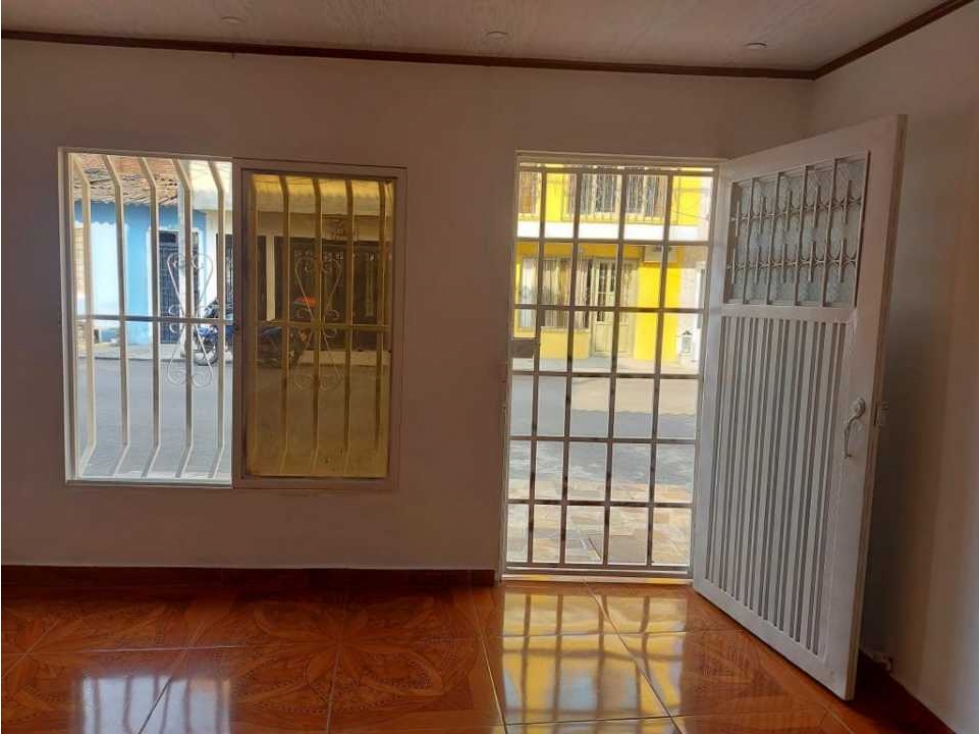 Vendo casa El Popular, un piso