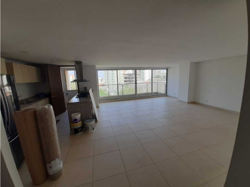 Vendo, Ciudad Jardín, amplio apartamento, con Balcón lado sombra