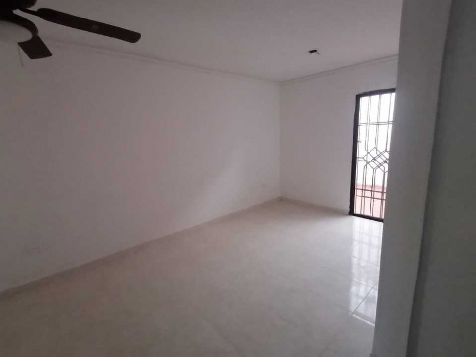 Vendo, El Tabor, casa independiente, 2 plantas con patio