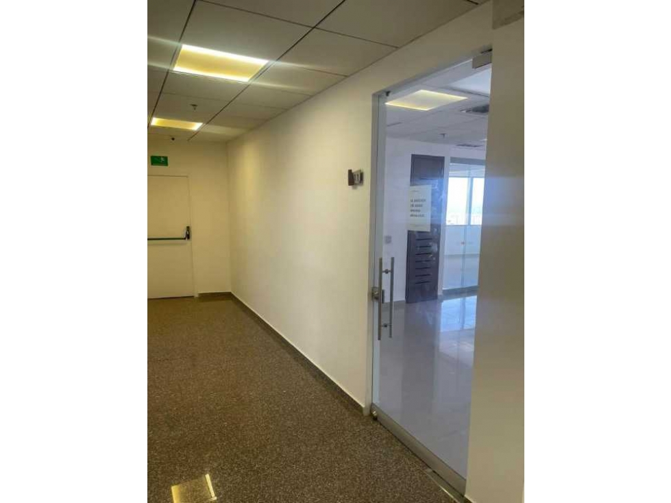 VENDO / ARRIENDO OFICINA EDIFICIO LAS AMERICAS