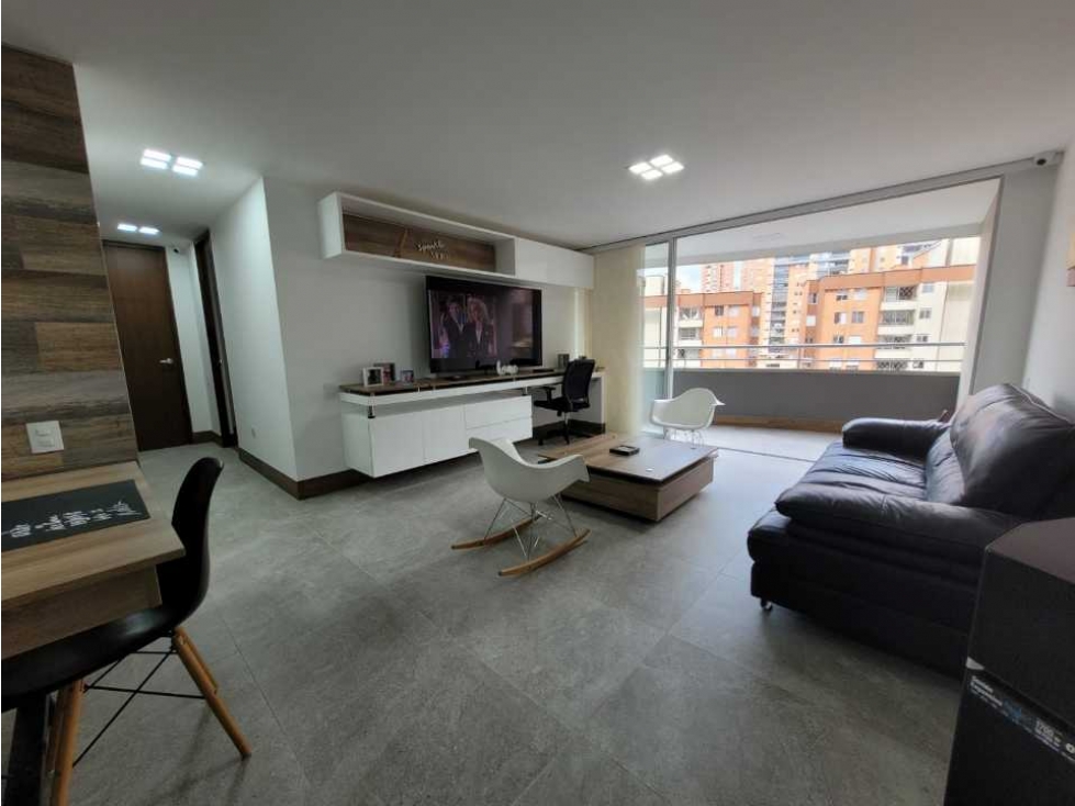 VENTA DE APARTAMENTO TOTALMENTE REMODELADO EN  CUMBRES- ENVIGADO