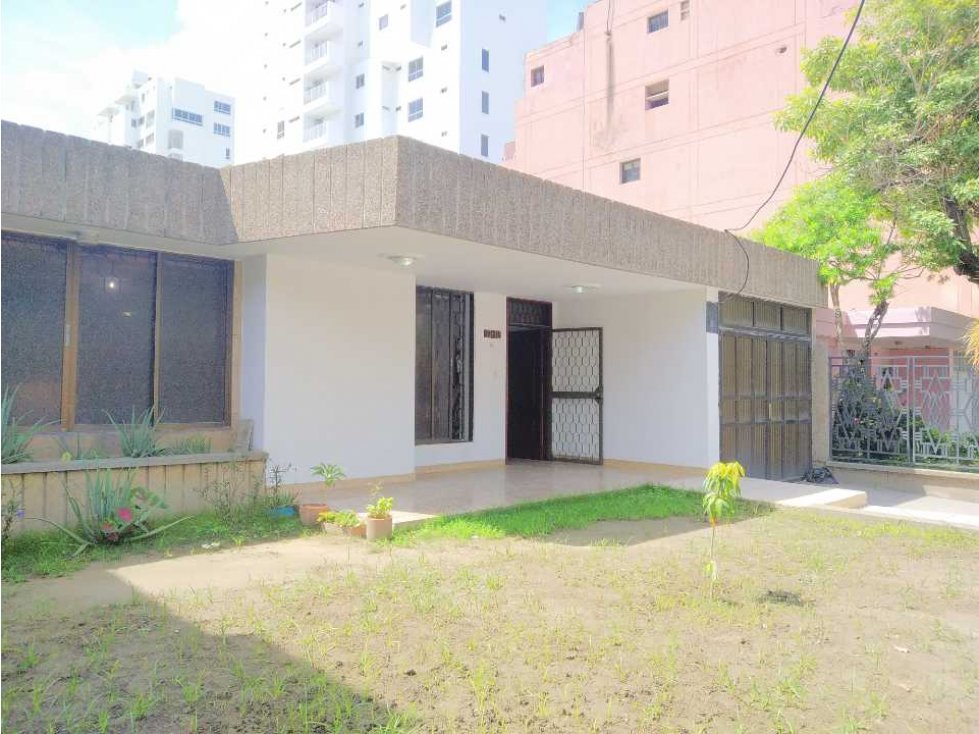 Venta de casa comercial sobre Av. Río Bavaria