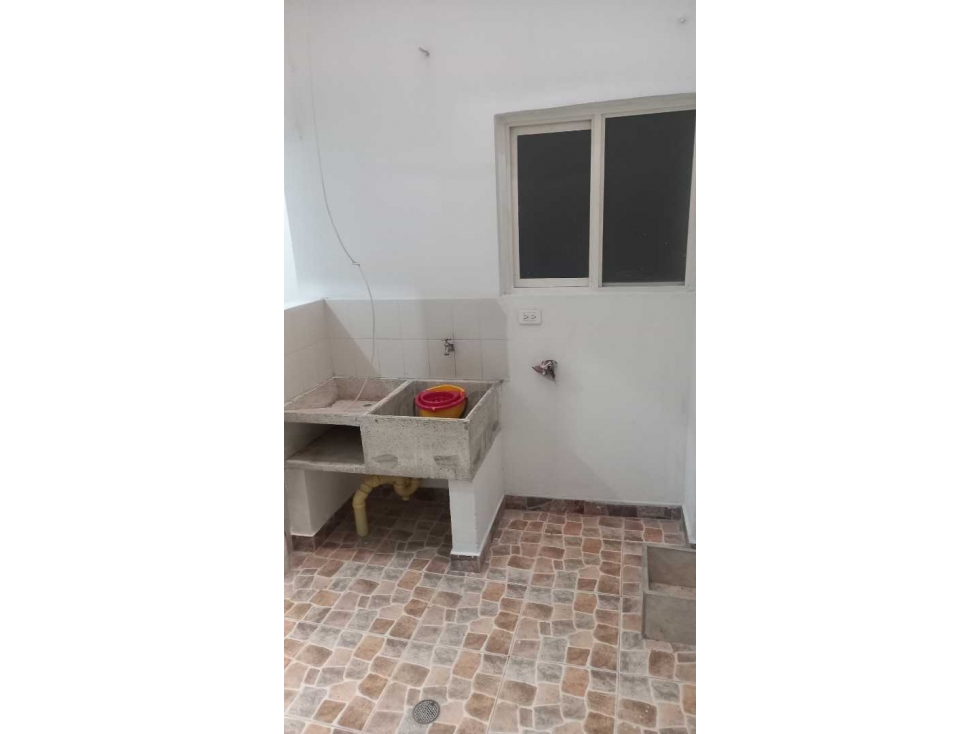 Venta de casa trifamiliar Prados del Norte Cali (GHO)