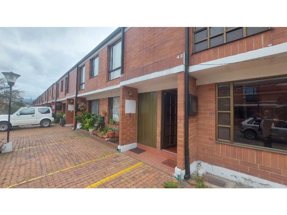 VENTA HERMOSA CASA EN CASTILLA BOGOTA