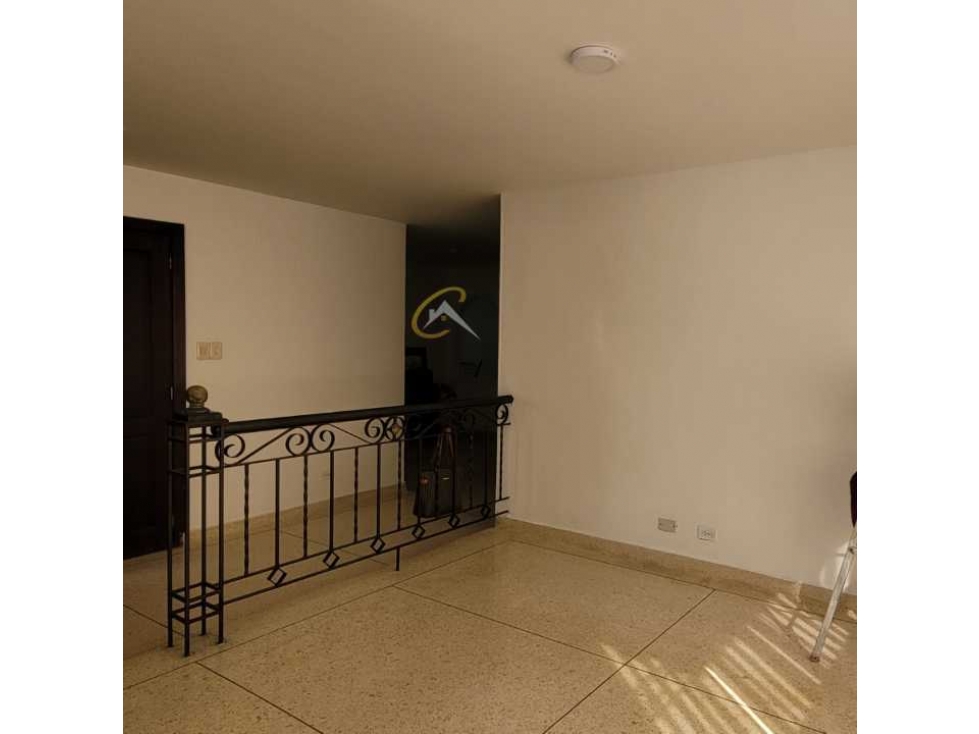 Venta o arriendo apto , 2do piso en Villa Santos