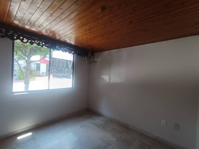 SE VENDE HERMOSA CASA !! CONJ. SERRANILLA CAÑAVERAL!!